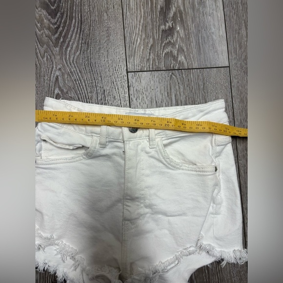 Zara Women's White Frayed Denim Shorts - Picture 9 of 9